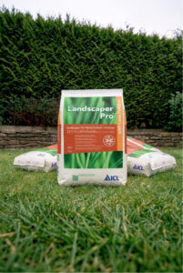 Hnojivo ICL Landscaper PRO Weed Control, +Fertilizer 22-05-05 +2,4D +Dicamba, 15kg